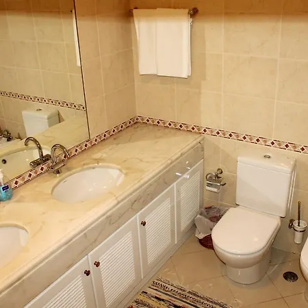 Bed and breakfast Manawa Camp Costa da Caparica